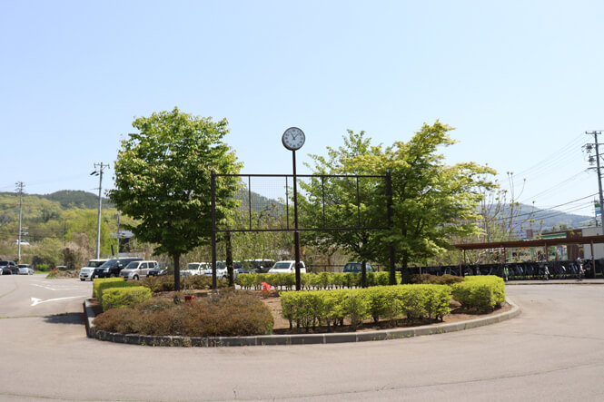 大学前駅駅前
